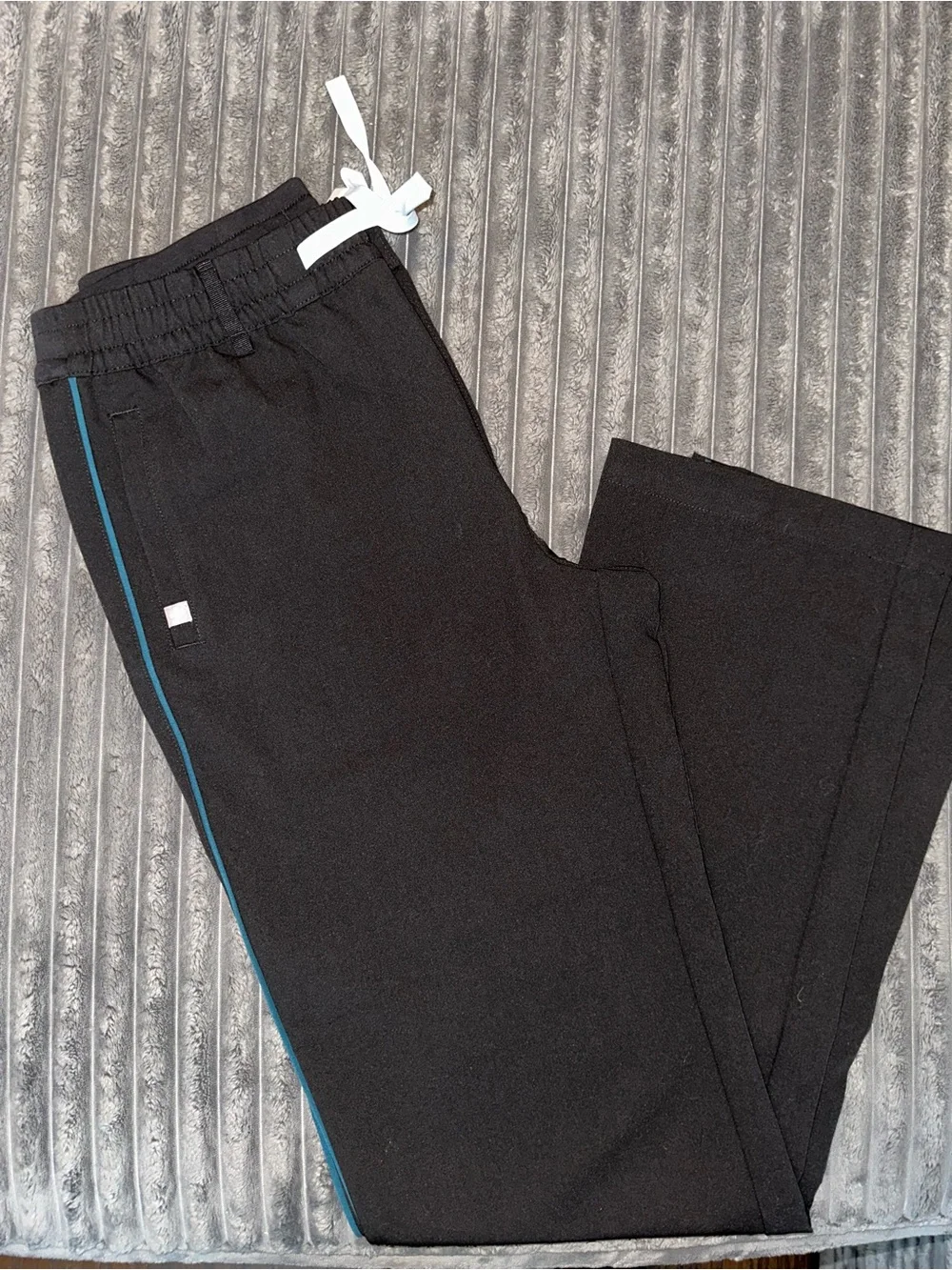 Figs Men's contrast scrub pant- NWT